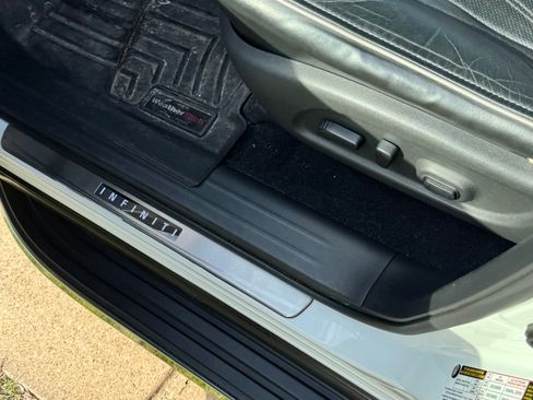 Used 2017 INFINITI QX60 Luxe w/ Deluxe Technology Package image 9