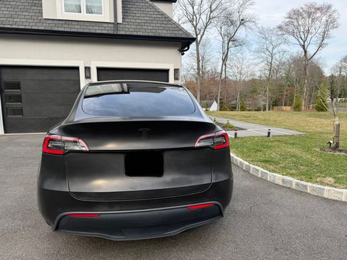 Used 2021 Tesla Model Y Long Range image 2
