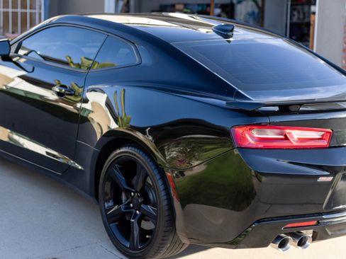 Used 2017 Chevrolet Camaro SS image 2