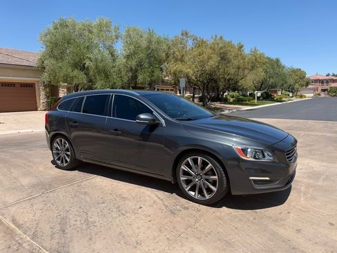 Used 2015 Volvo V60 T5 Premier w/ Convenience Package FWD image 1