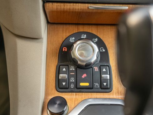 Used 2011 Land Rover LR4 image 17