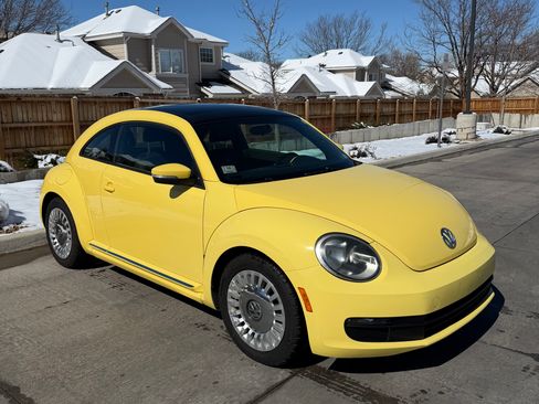Used 2014 Volkswagen Beetle 1.8T image 1