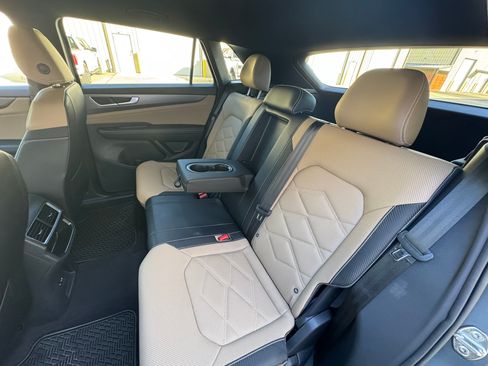 Used 2024 Volkswagen Atlas Cross Sport SE image 13