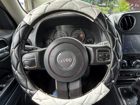 Used 2015 Jeep Patriot High Altitude image 3