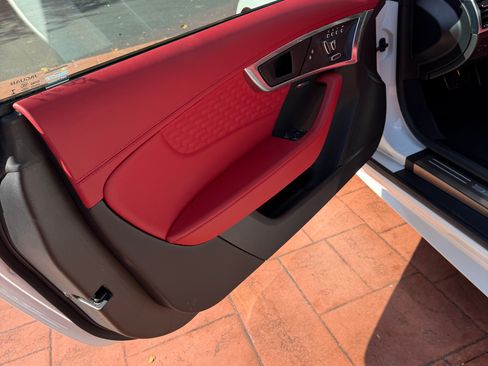 Used 2023 Jaguar F-TYPE R image 19