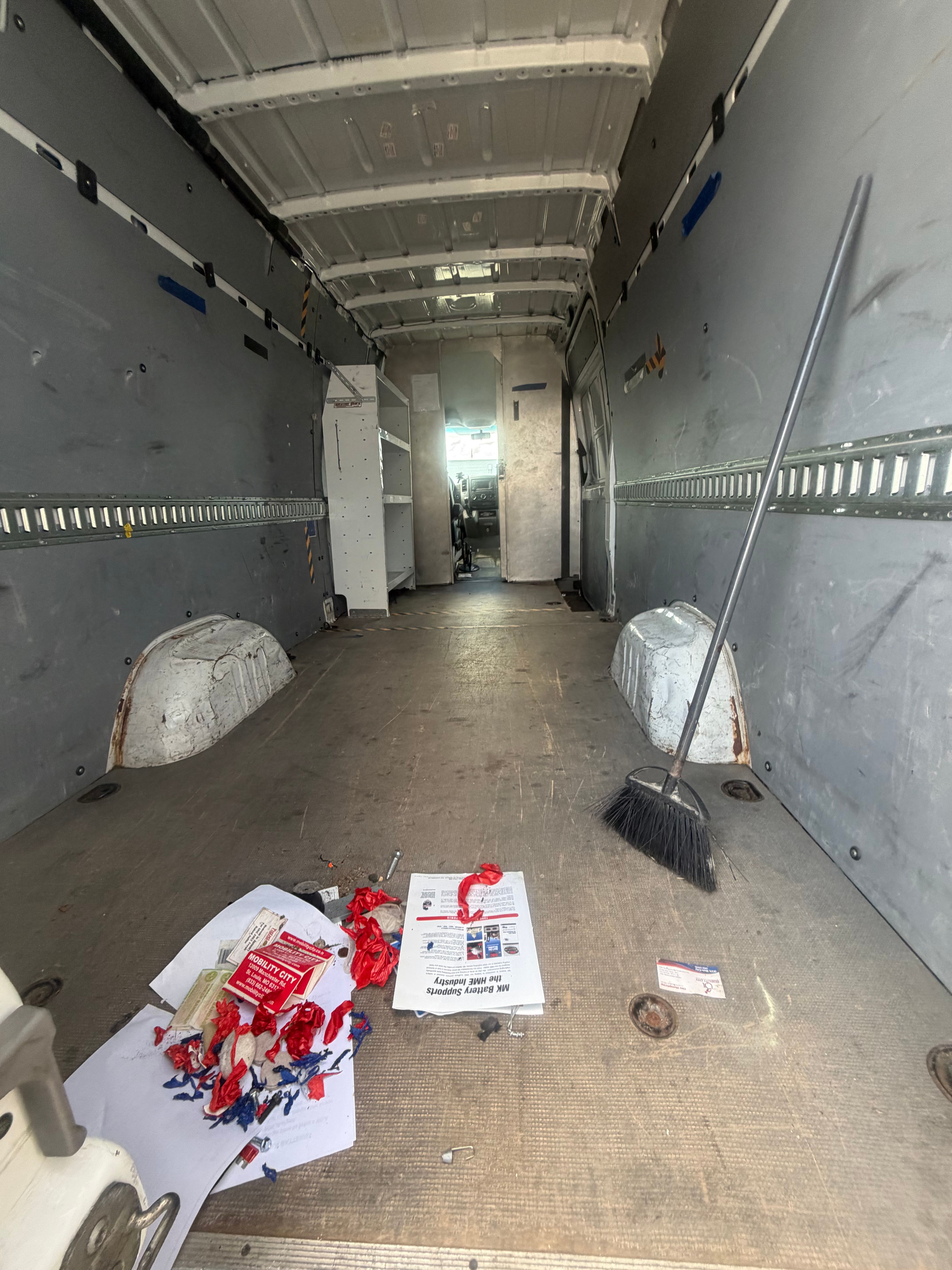 Used 2015 Freightliner Sprinter 2500 RWD image 13