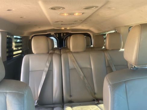 Used 2020 Nissan NV 3500 SL image 11