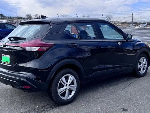 Used 2021 Nissan Kicks S image 4