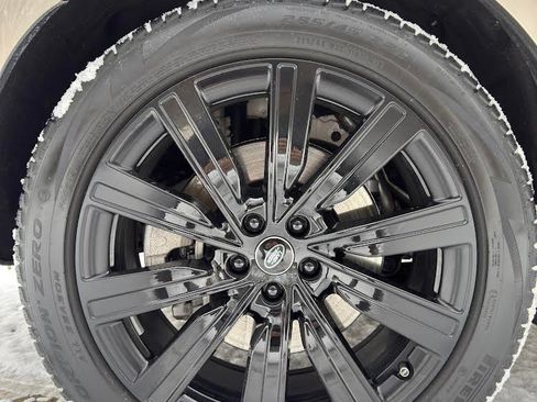 Used 2025 Land Rover Range Rover SE image 8