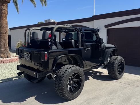 Used 2012 Jeep Wrangler Sahara w/ Connectivity Group image 9