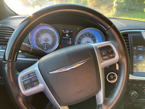 Used 2014 Chrysler 300 C image 12