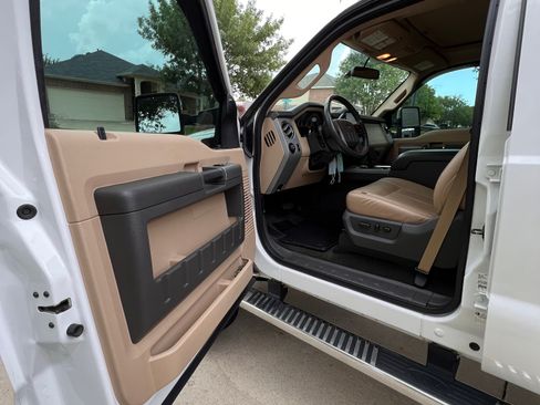 Used 2016 Ford F250 Lariat w/ Lariat Ultimate Package image 14