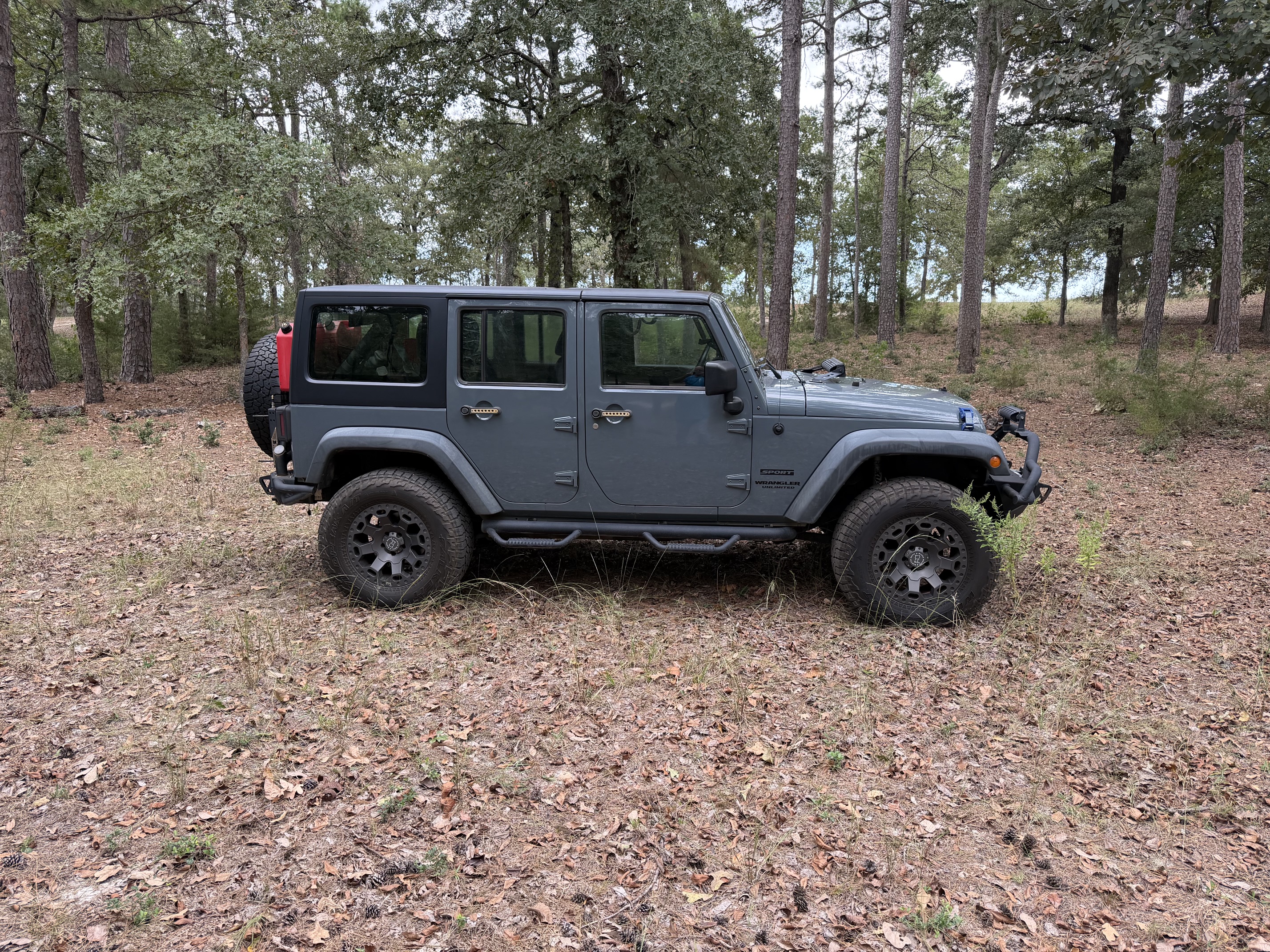 Used 2015 Jeep Wrangler Unlimited Sport w/ Connectivity Group AWD/4WD image 13