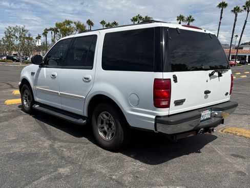 Used 2000 Ford Expedition XLT RWD image 2