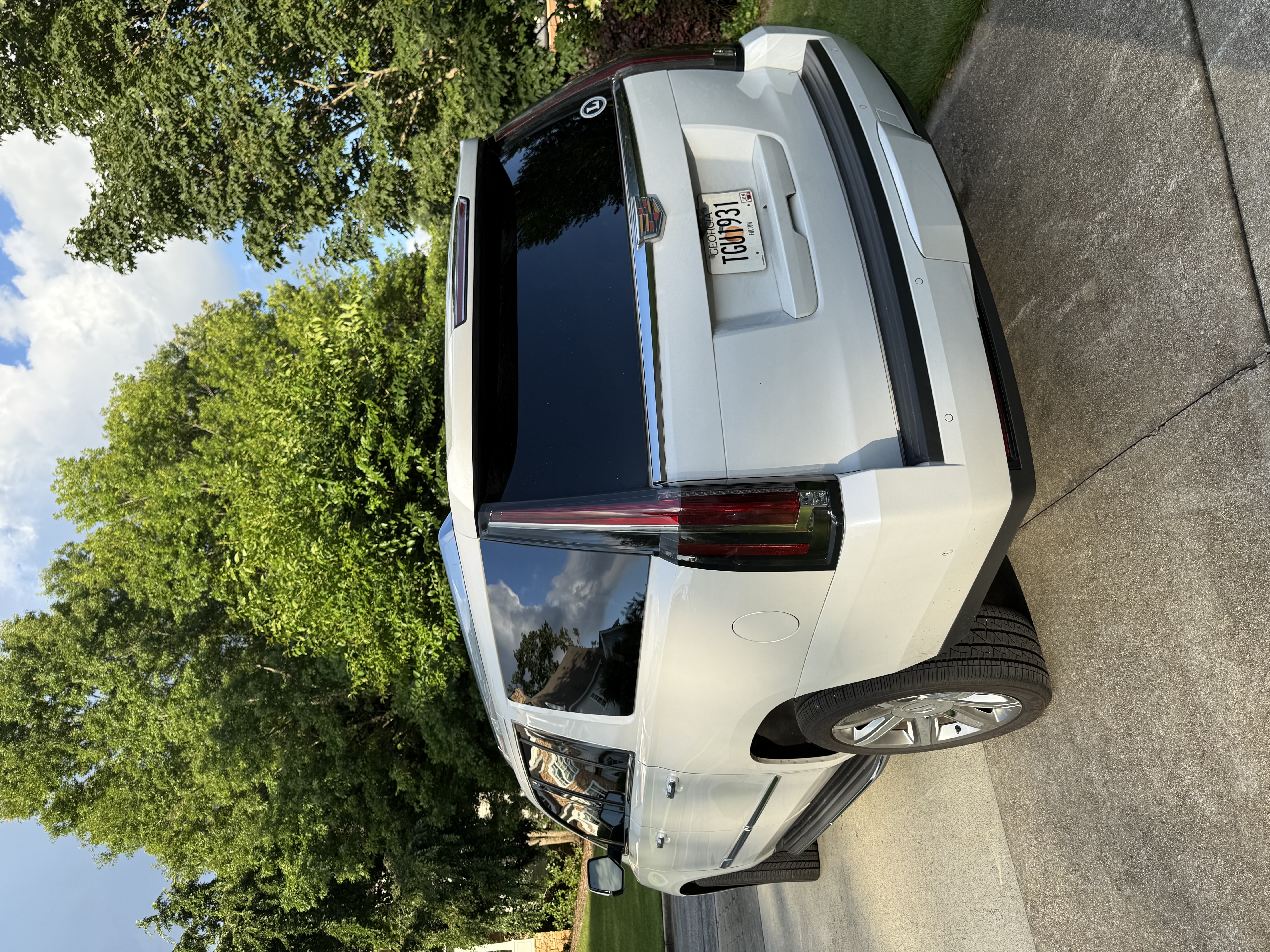 Used 2017 Cadillac Escalade ESV Luxury AWD/4WD image 6