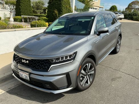Used 2024 Kia Sorento EX AWD/4WD image 1