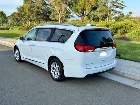 Used 2020 Chrysler Pacifica Limited image 10