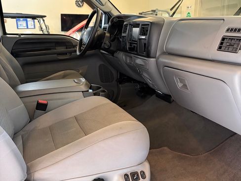 Used 2005 Ford Excursion XLT AWD/4WD image 13