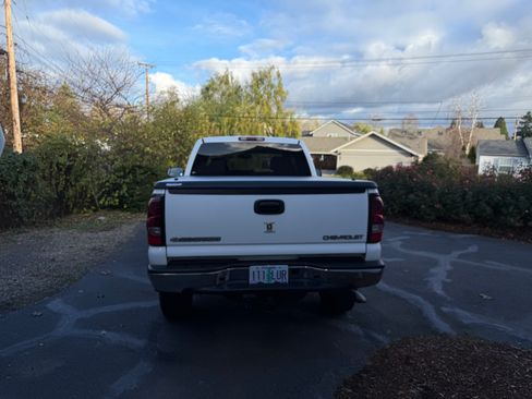 Used 2004 Chevrolet Silverado 2500 LT w/ Heavy-Duty Power Package image 10