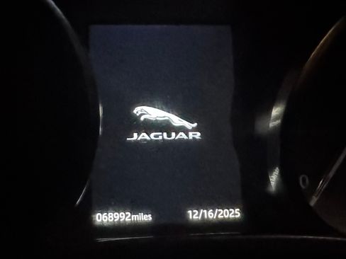 Used 2019 Jaguar XE image 11