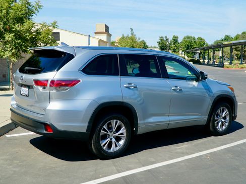 Used 2015 Toyota Highlander XLE FWD image 9