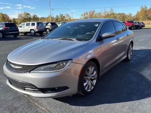 Used 2015 Chrysler 200 S image 2