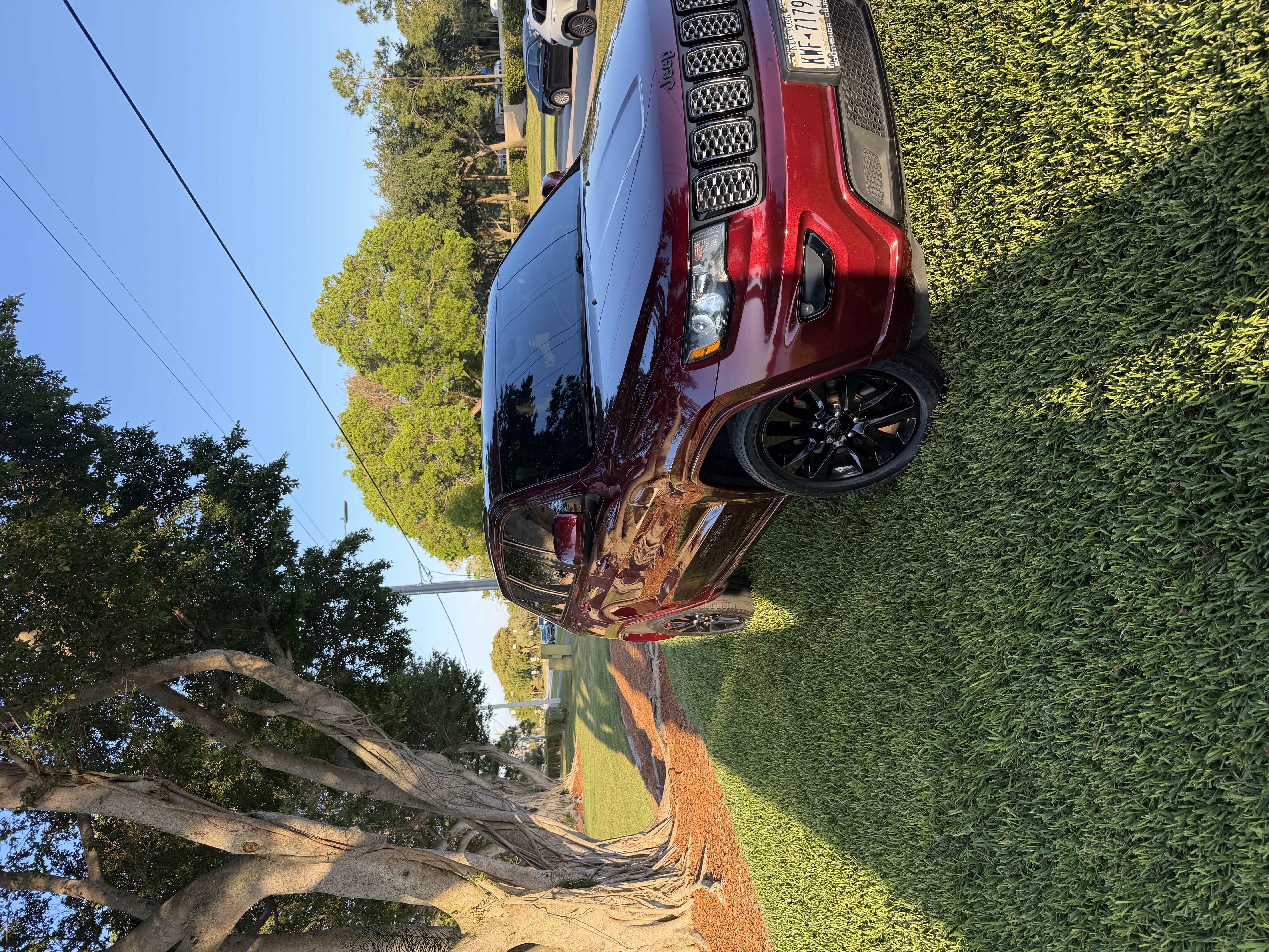 Used 2019 Jeep Grand Cherokee Altitude AWD/4WD image 4