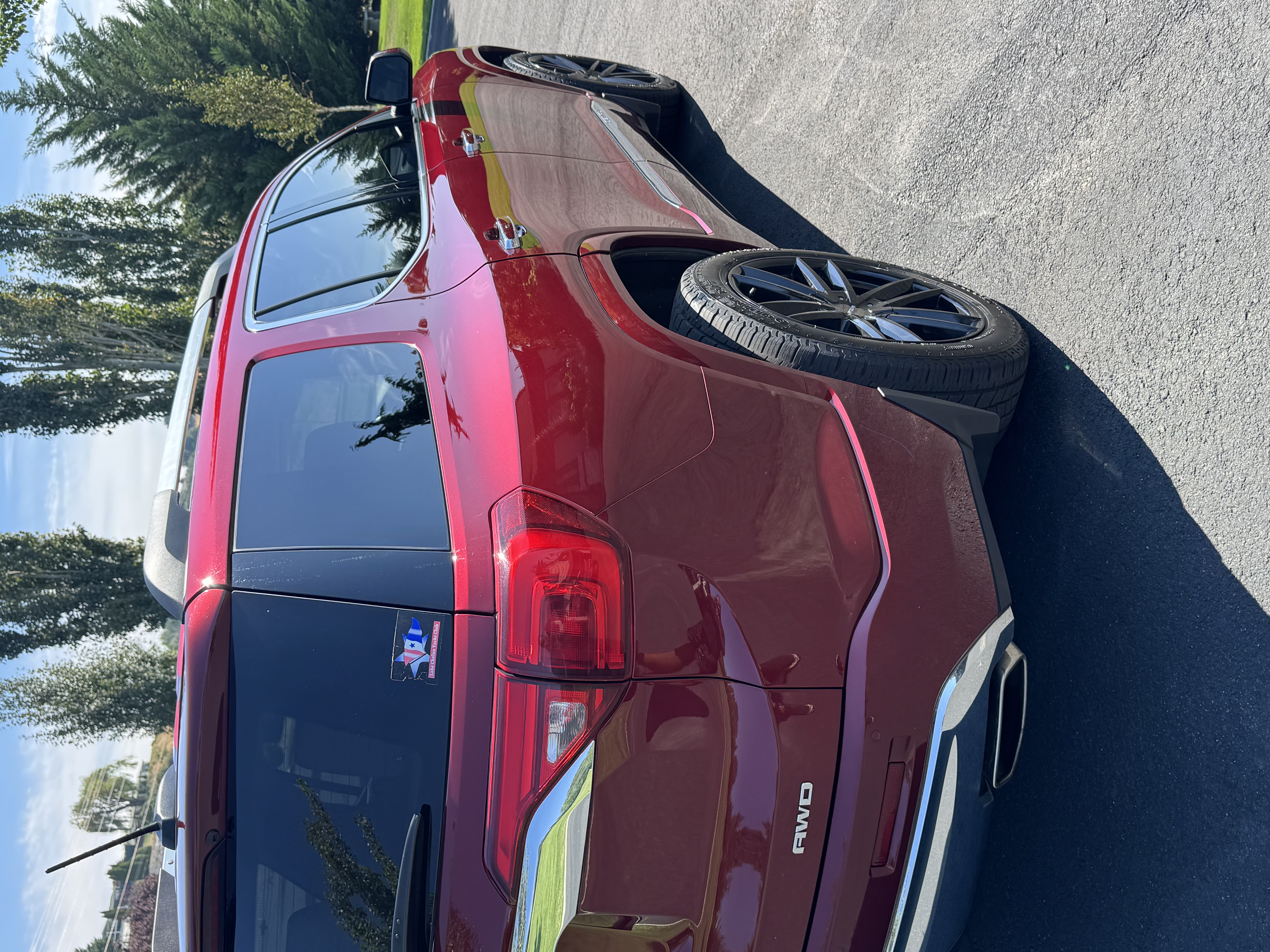 Used 2018 GMC Acadia Denali w/ Technology Package AWD/4WD image 4