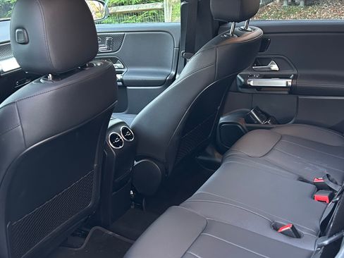 Used 2024 Mercedes-Benz EQB 300 4MATIC image 6