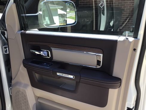 Used 2018 RAM 2500 Laramie image 12