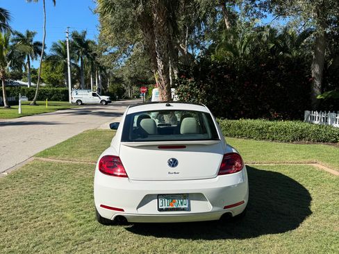 Used 2013 Volkswagen Beetle 2.0T image 5