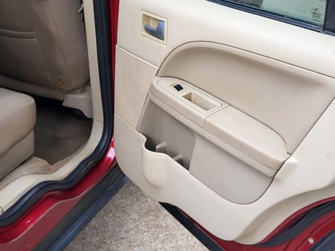 Used 2006 Ford Freestyle SE image 12