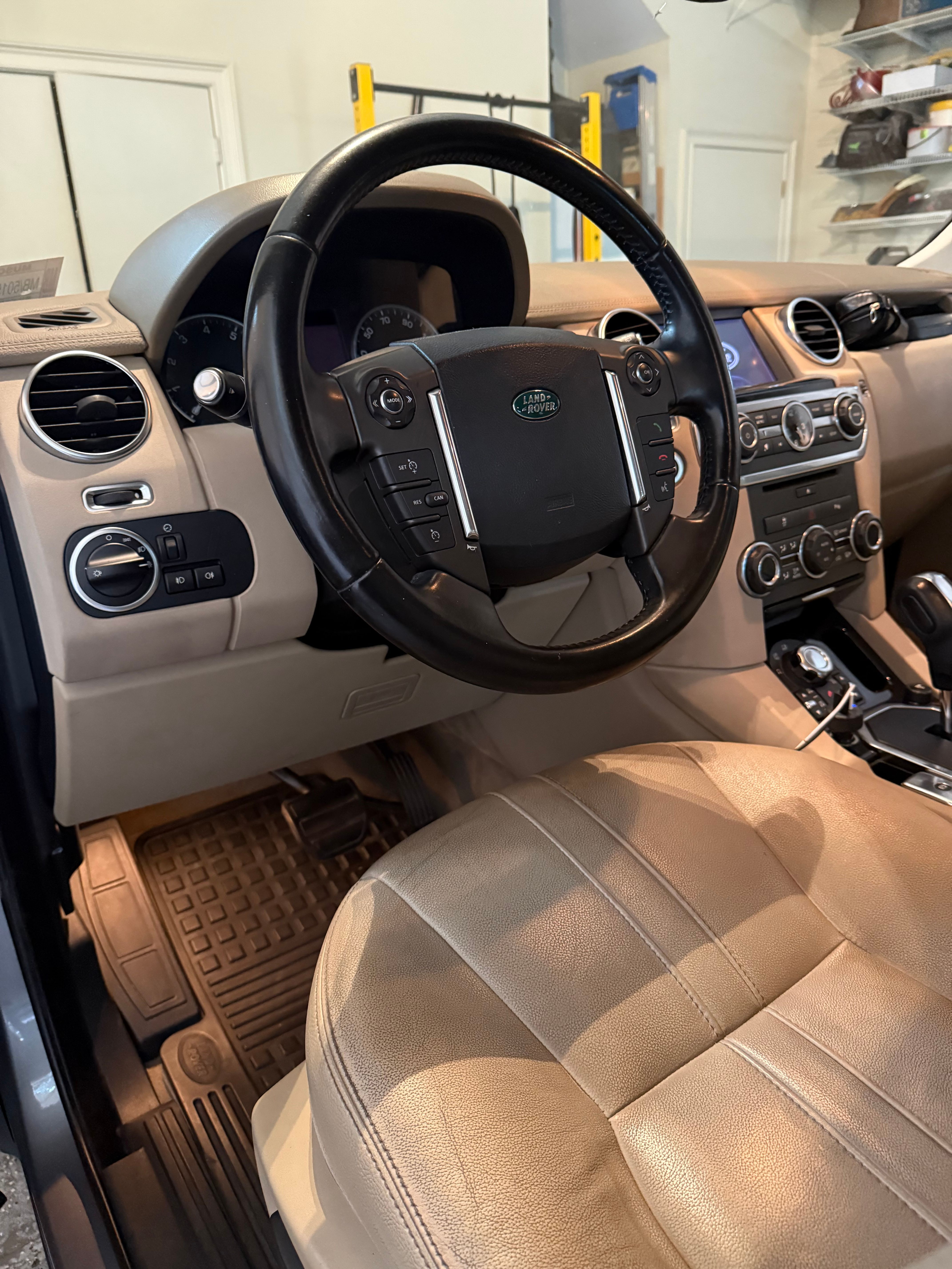 Used 2012 Land Rover LR4 HSE w/ HSE Pkg AWD/4WD image 17