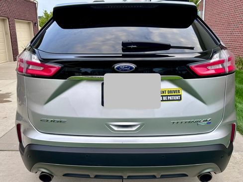 Used 2019 Ford Edge Titanium w/ Equipment Group 301A AWD/4WD image 2
