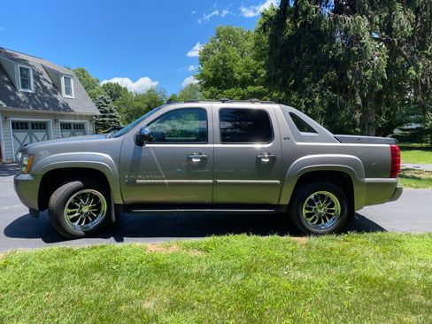 Used 2007 Chevrolet Avalanche LTZ w/ LTZ Preferred Equipment Group AWD/4WD image 14