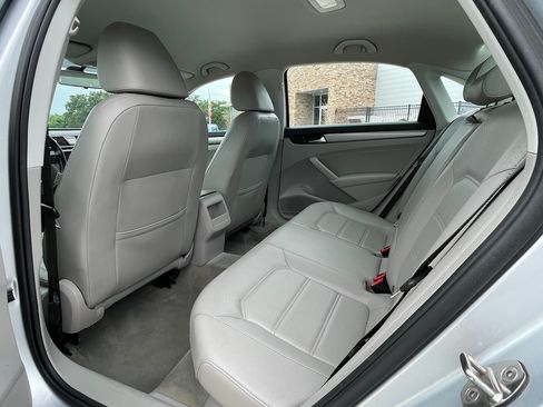 Used 2015 Volkswagen Passat 1.8T Wolfsburg Edition image 13