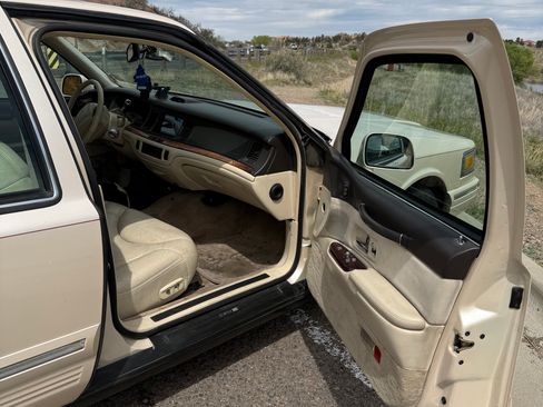 Used 1996 Lincoln Town Car Cartier image 19