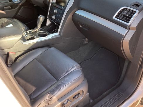 Used 2014 Ford Explorer XLT w/ Equipment Group 202A image 18