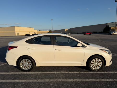 Used 2020 Hyundai Accent SE image 1