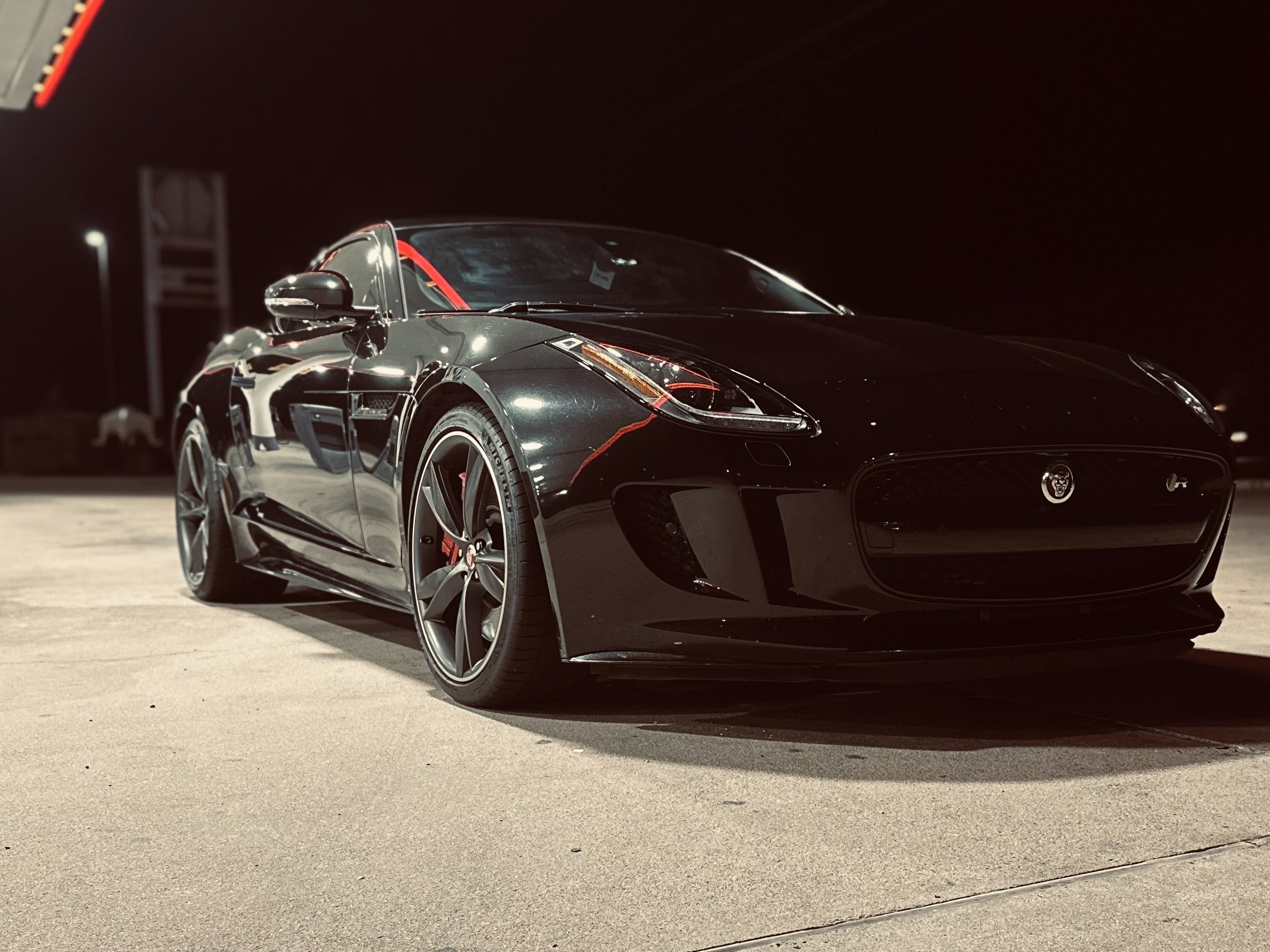 Used 2015 Jaguar F-TYPE R RWD image 1
