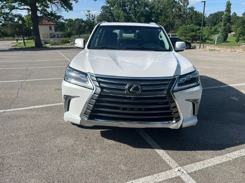 Used 2021 Lexus LX 570 4WD w/ Luxury Package image 2