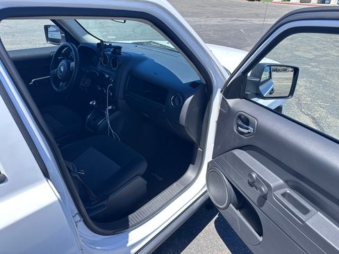 Used 2014 Jeep Patriot Sport FWD image 4