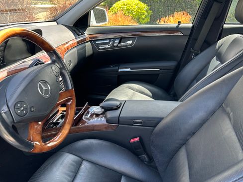 Used 2010 Mercedes-Benz S 550 4MATIC image 6