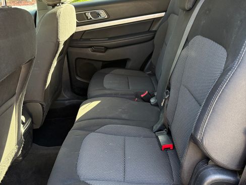 Used 2017 Ford Explorer XLT w/ Equipment Group 201A image 11