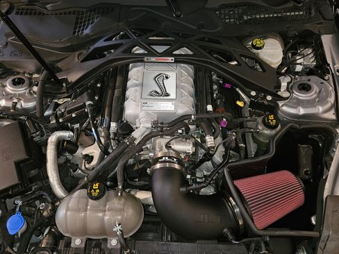 Used 2020 Ford Mustang Shelby GT500 w/ Carbon Fiber Track Pack image 13