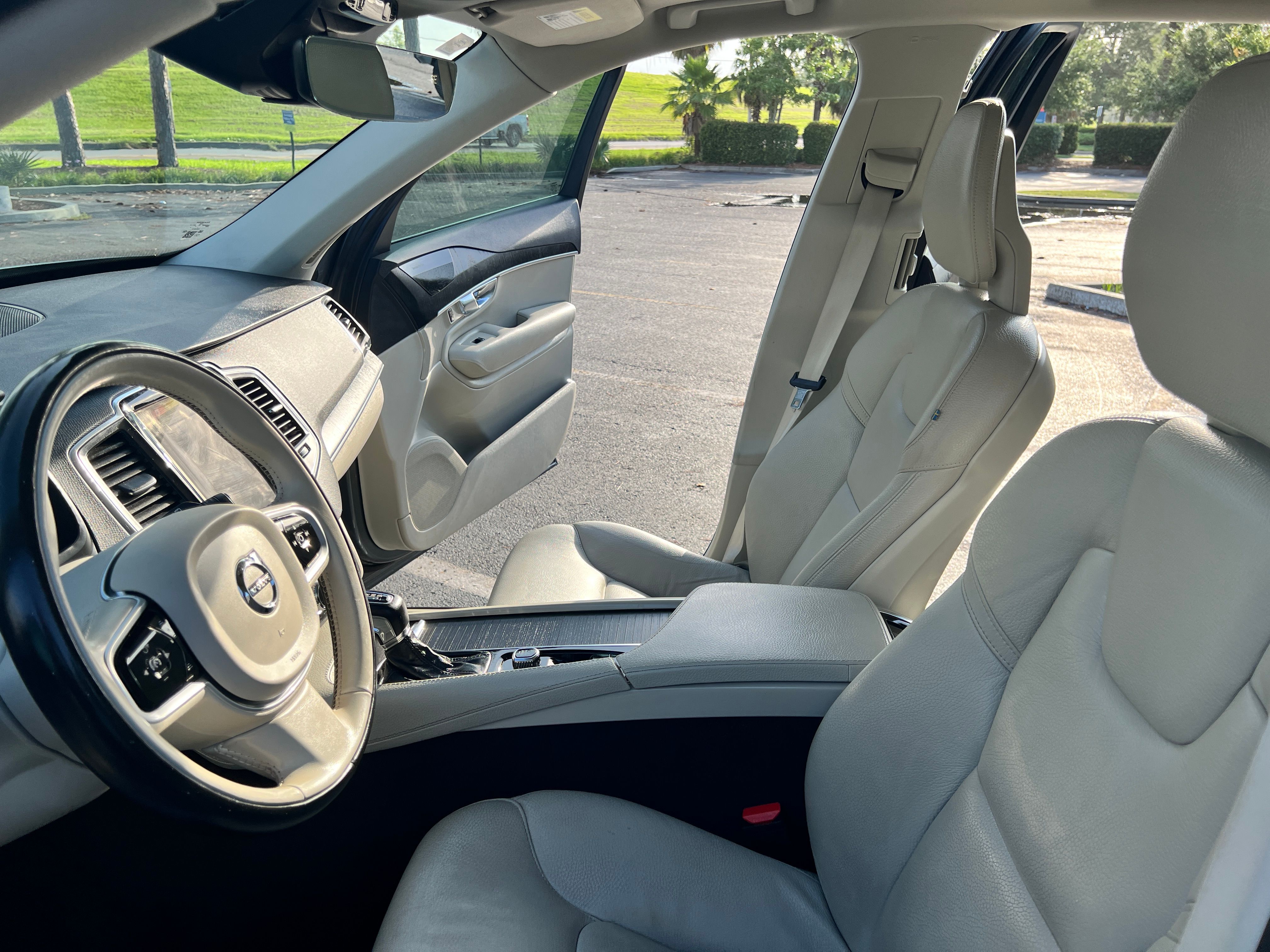 Used 2020 Volvo XC90 T5 Momentum w/ Protection Package Premier FWD image 16