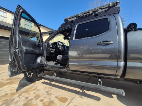 Used 2019 Toyota Tacoma TRD Off-Road w/ Technology Package image 15