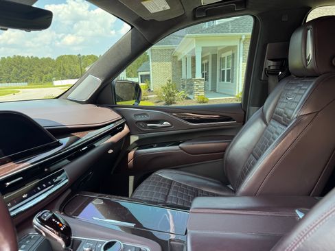 Used 2021 Cadillac Escalade ESV Sport Platinum RWD image 8