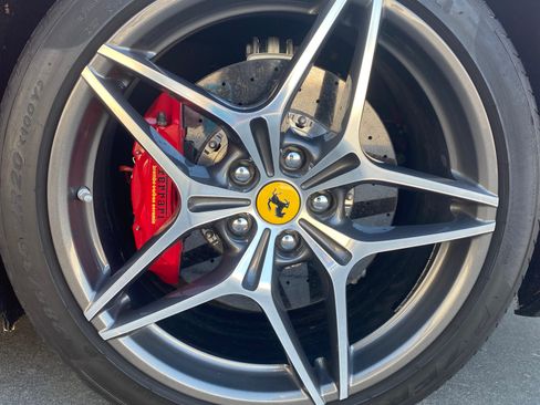 Used 2015 Ferrari California T image 25