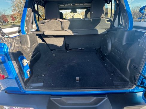 Used 2022 Jeep Wrangler Unlimited Rubicon w/ LED Lighting Group image 10